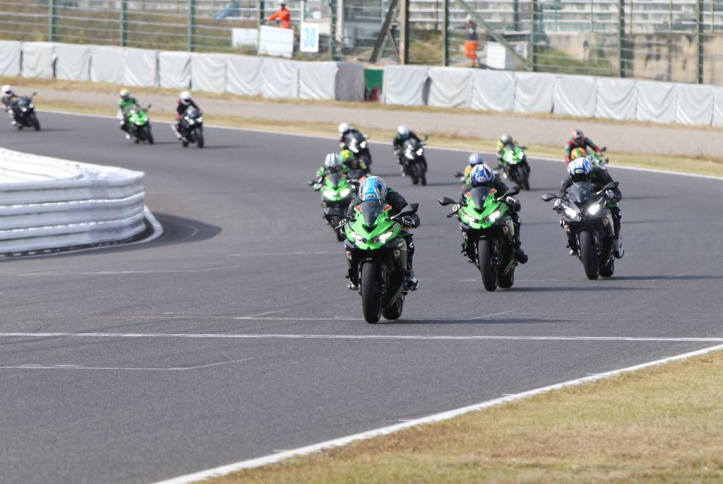 21 4 24 25 Zx 25r ことりちゃん 丸山浩と一緒にninja Team Green Trial 21in Suzuka に参加しよう